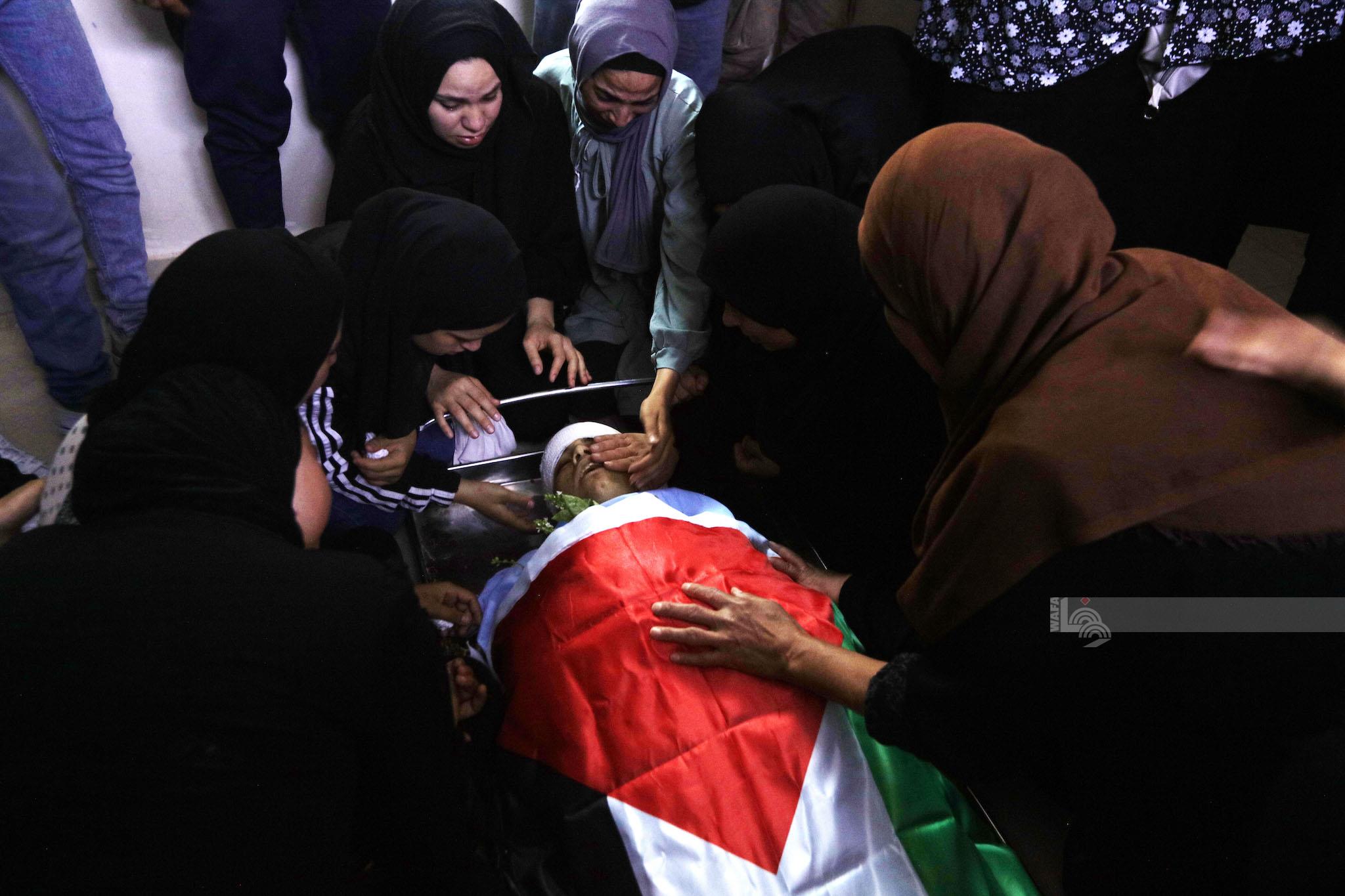 تشييع جثمان الشهيد ضرغام الأخرس في مخيم عقبة جبر جنوب أريحا (تصوير: سليمان أبو سرور/وفا)